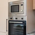 Urban Oasis 1 Bedroom 500mbs