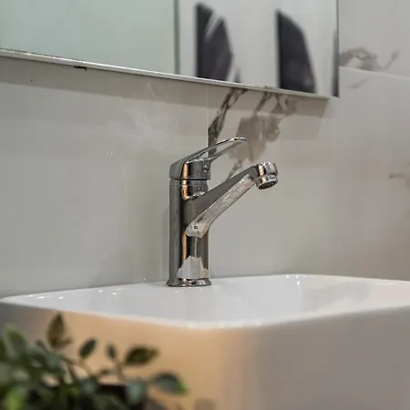Apartment Urban Oasis 1 Bedroom 500mbs