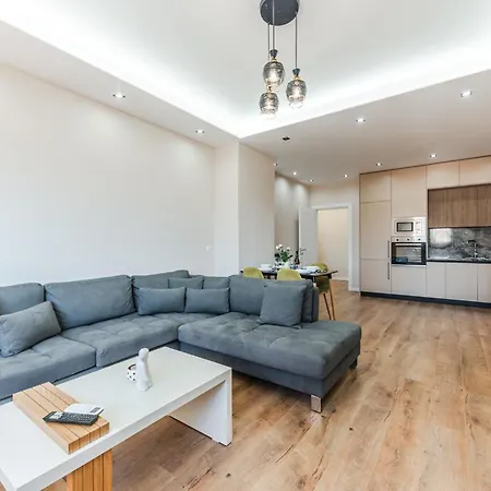 Urban Oasis 1 Bedroom 500mbs *