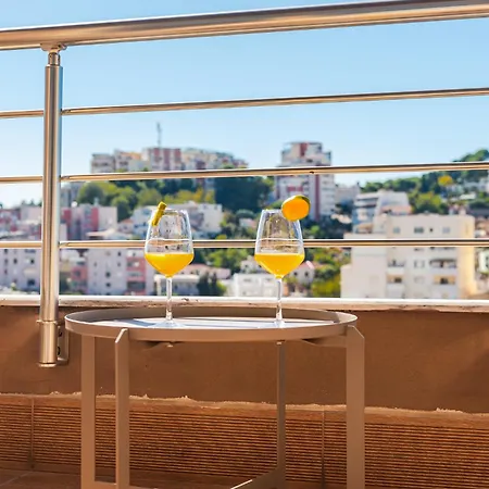 Urban Oasis 1 Bedroom 500mbs *
