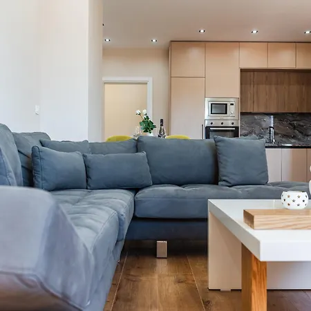 Apartment Urban Oasis 1 Bedroom 500mbs