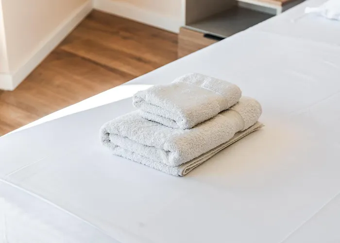 Urban Oasis 1 Bedroom 500mbs