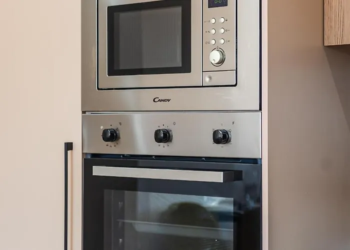 Urban Oasis 1 Bedroom 500mbs